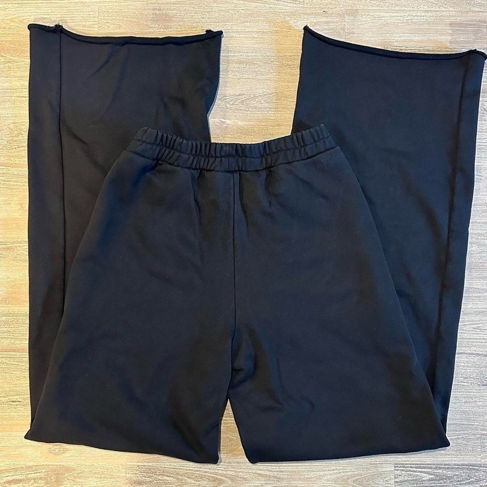 By DYLN Black Boot cut Sweatpants. - Picture 4 of 4